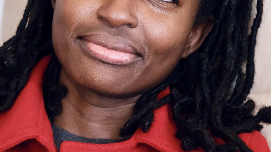 Ritratto della scrittrice Helen Oyeyemi